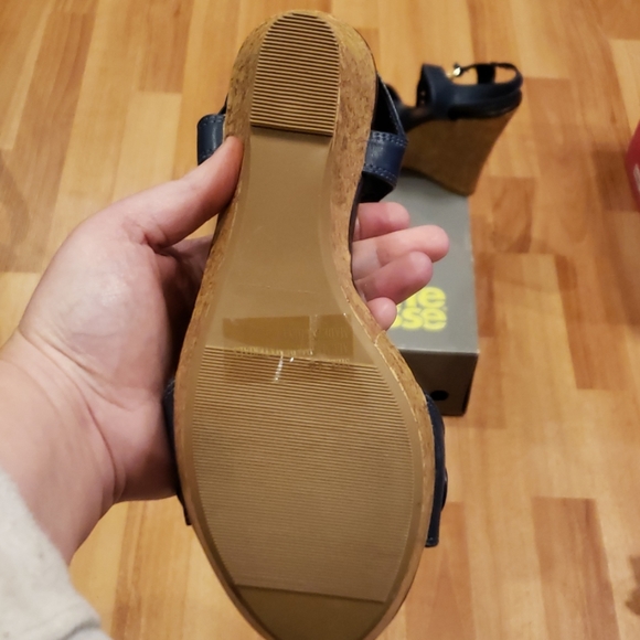 Charlotte Russe wedges *NEW IN BOX* - Picture 5 of 5